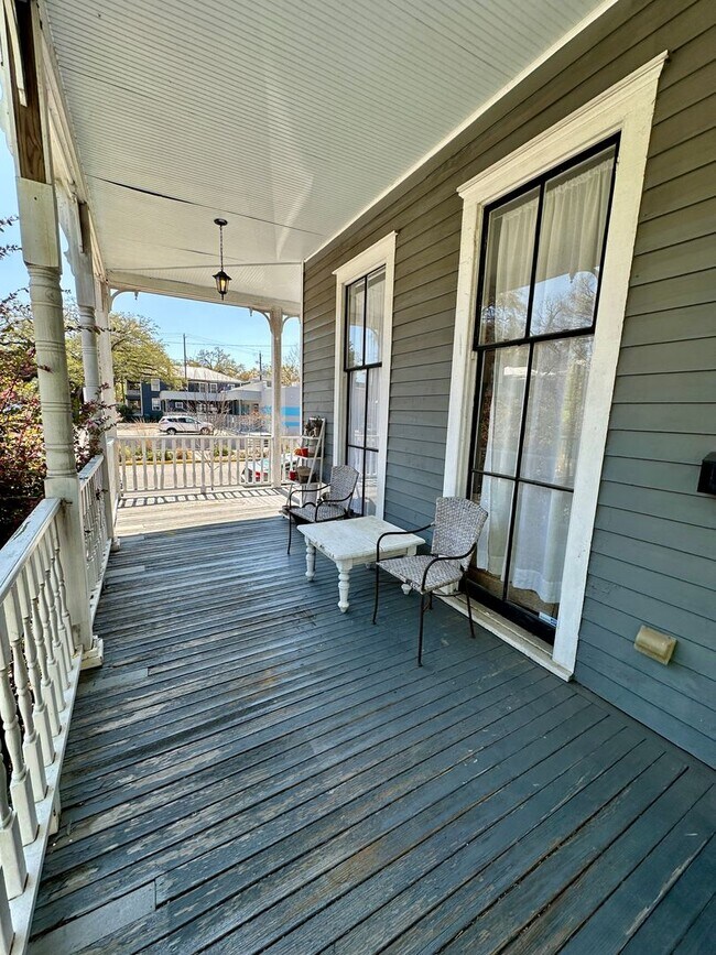 Building Photo - 3 BED | 2.5 BATH | WRAP AROUND PORCHES | MIDTOWN