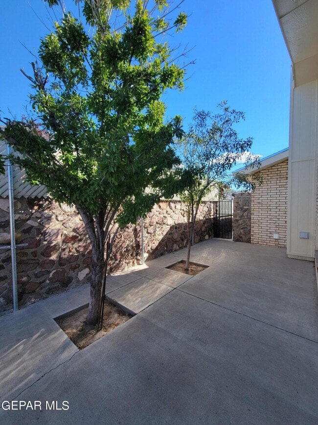 Building Photo - 8695 Pilgrimage Cir