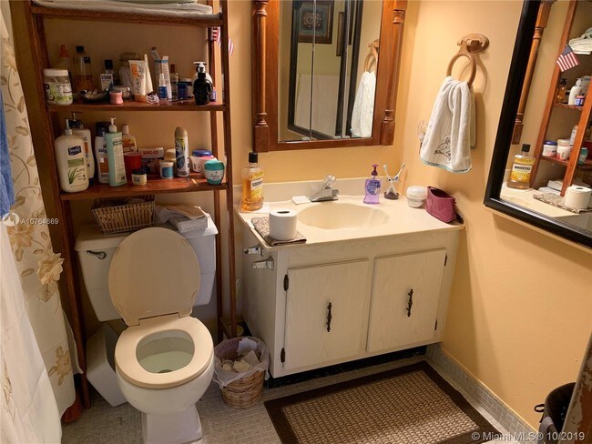 Building Photo - 607 S State Rd 7