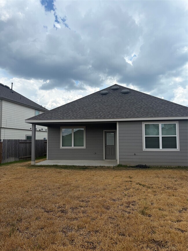 Building Photo - 16617 Olivewood Ln