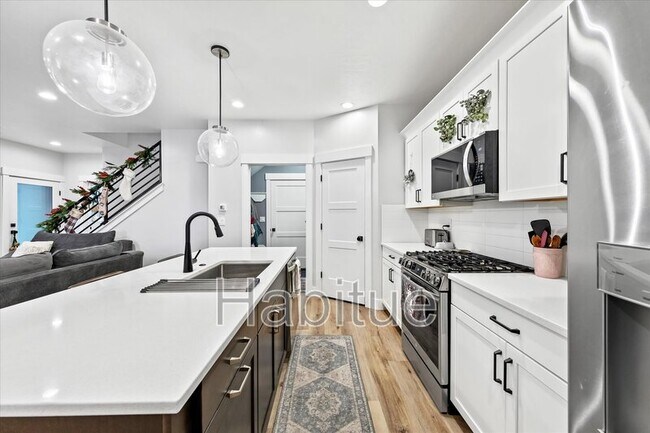 Building Photo - 917 E Bissett St