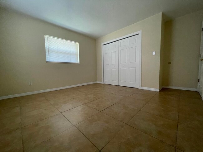 Building Photo - 951 Skylark Dr