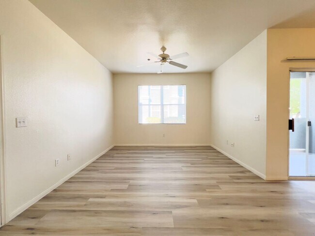 Building Photo - Sweet condo on the first leve