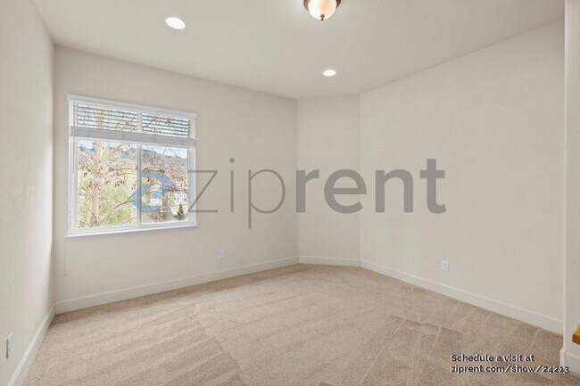 Building Photo - 9208 Hallmark Pl