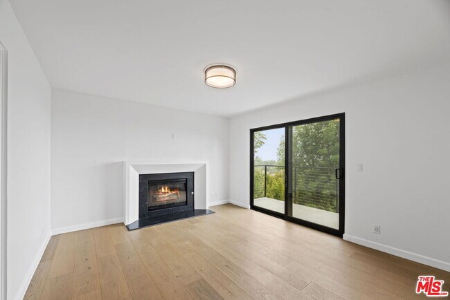 Building Photo - 105 Sequoia Dr