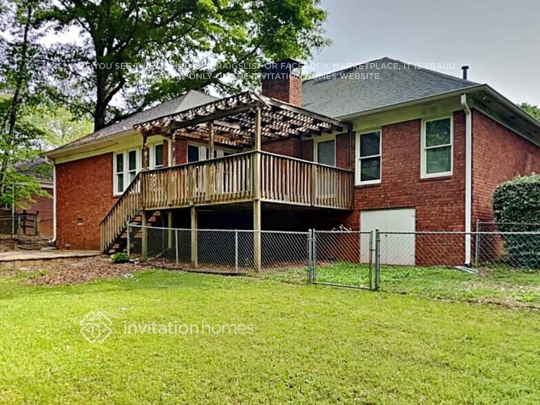 Building Photo - 1700 Little Brook Dr SW