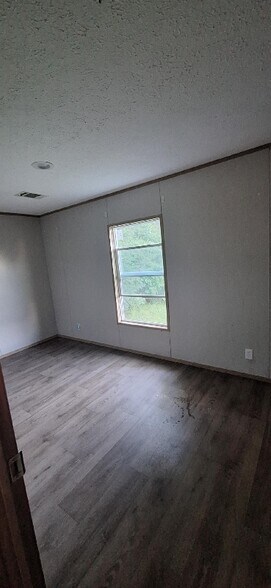 Building Photo - 38 Carolyn Cir