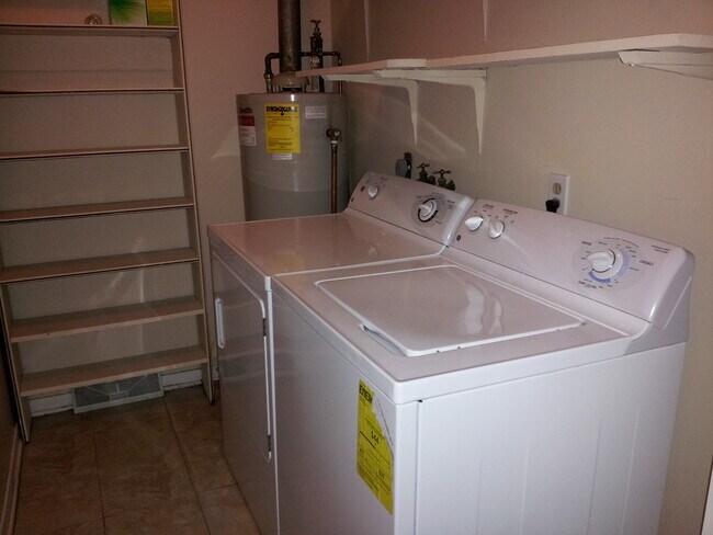 Building Photo - 1016 Christopher St