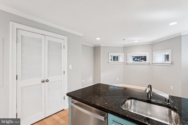 Building Photo - 1740 18th St NW