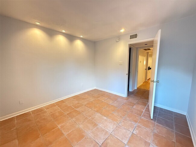 Building Photo - 2601 S Braeswood Blvd