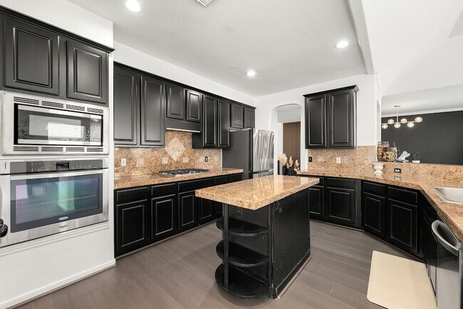 Building Photo - 14910 Lake Woodbridge Ct