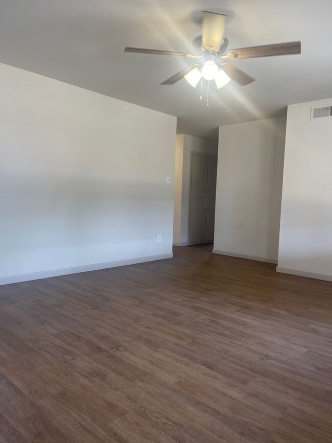 Building Photo - Pre-leasing for Fall! Adorable Remodeled House in Prime Location!