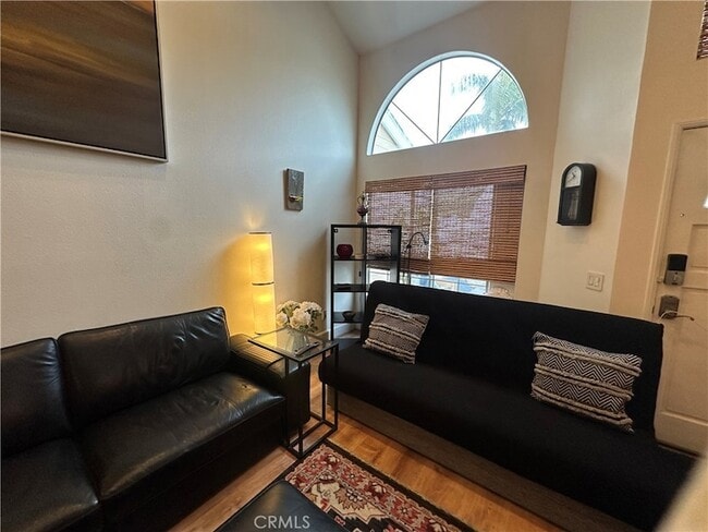 Building Photo - 2217 Vanderbilt Ln