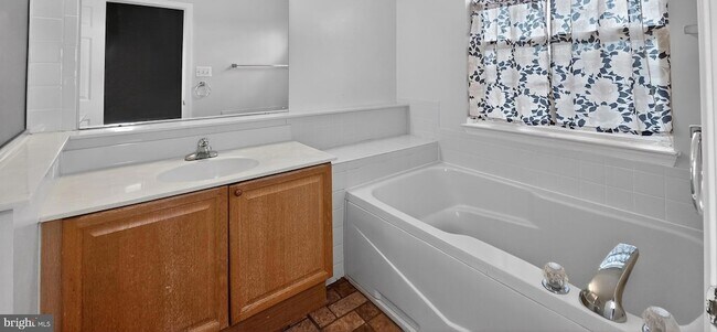 Building Photo - 2483 Lakeside Drive