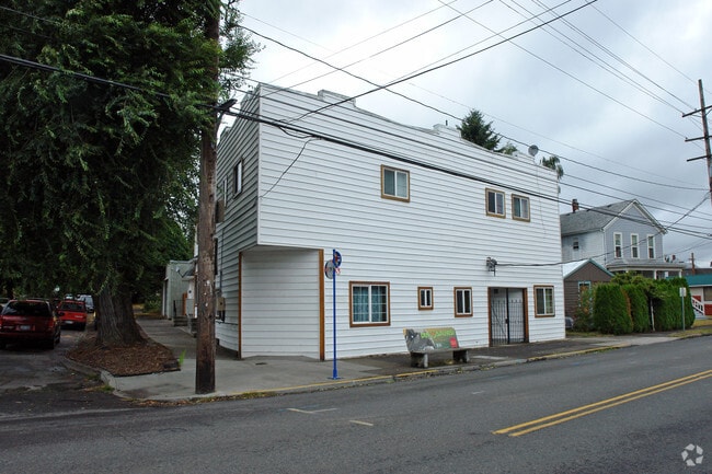 Primary Photo - 4335 SE Milwaukie Ave