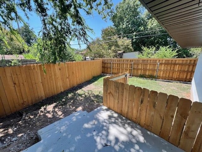 Building Photo - Allandale Place / Culdesac / Refrigerator / Washer/Dryer / Fenced Yard