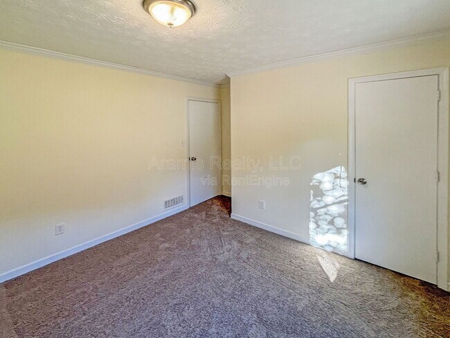 Building Photo - 3766 Saddle Ridge Dr SW