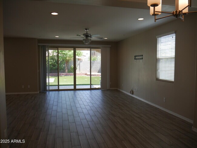 Building Photo - 1322 E Gemini Pl