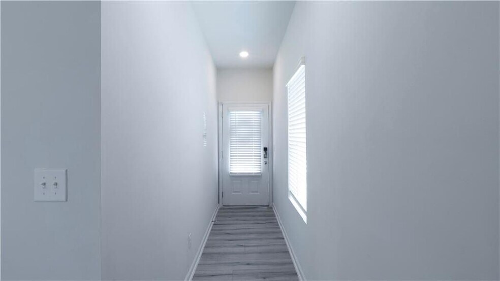 Building Photo - 3675 Abbey Wy