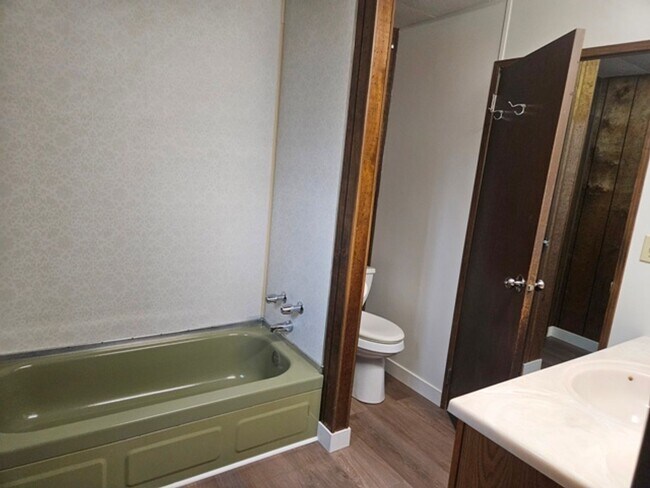 Building Photo - 3Bd/2Ba Manufactured Home - For viewing!