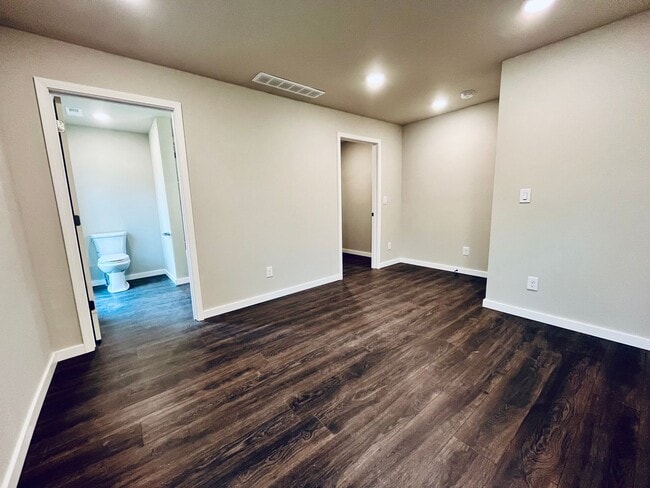 Building Photo - Modern Two Bedroom Two Full Bath House