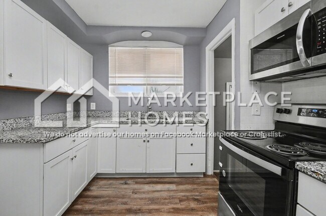 Building Photo - 12444 Sarsfield Ave