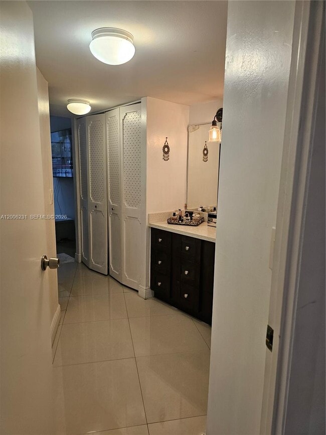 Building Photo - 20400 W Country Club Dr