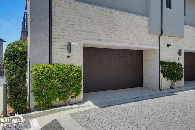 Building Photo - Modern and Stylish 2Bdm 2.5Ba Home in the Civita Community of Mission Valley!