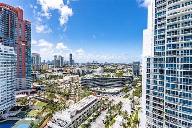 Building Photo - 100 South Pointe Dr