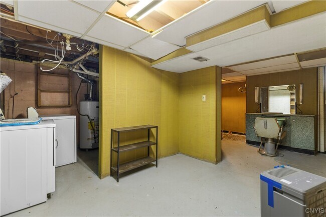 Building Photo - 60 Leslie Ave