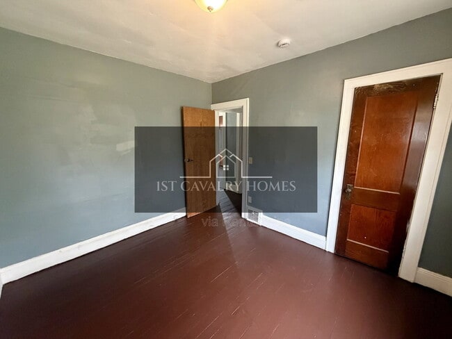 Building Photo - 578 Hoye Ave