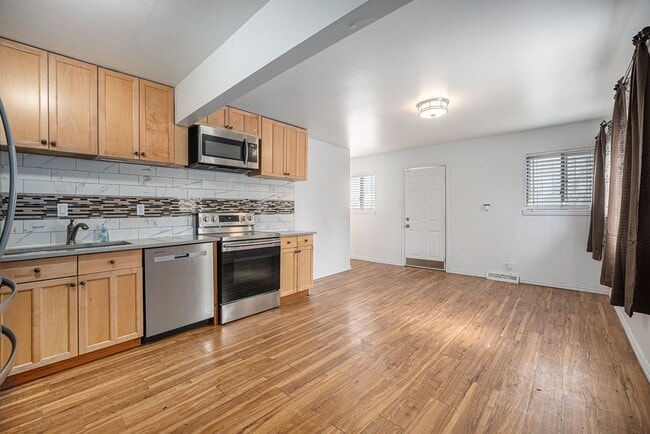 Building Photo - Updated 3-Bedroom Home Near Sloan’s Lake