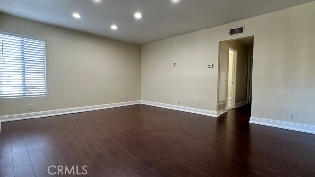 Building Photo - 122 Clearbrook