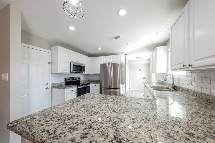 Building Photo - 14009 N 42nd Dr