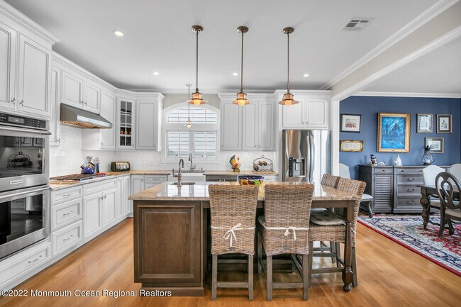 Building Photo - 812 Claridge Dr