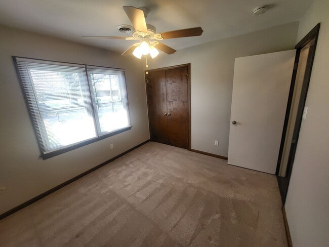 Building Photo - EASTON PLACE