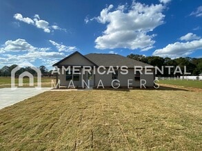 Building Photo - Home for Rent in Talladega, AL...Available to View with 48-hour notice!!!