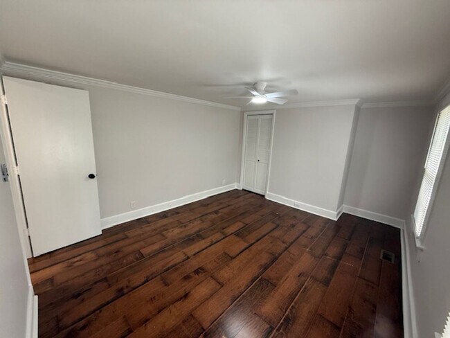 Building Photo - Country Charm Meets Modern Updates