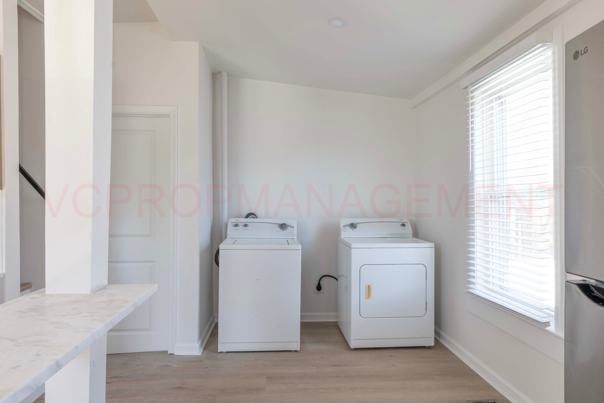 Building Photo - 230 Carre Ave