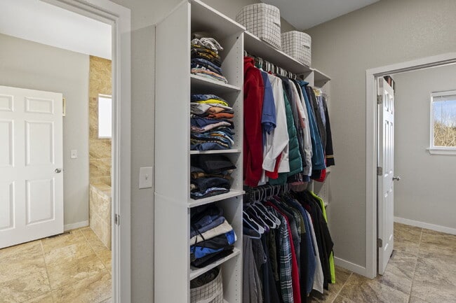 Building Photo - Spacious Home with Finished Basement, Granite Kitchen & Fenced Yard Near Fort Carson