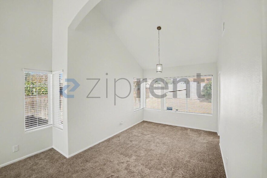 Building Photo - Unit