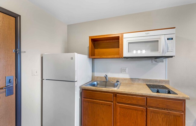 Building Photo - Furnished Studio-Denver - Airport