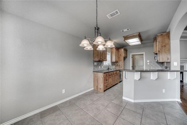 Building Photo - Available August 2026! Adorable 3/2 House in South College Station!