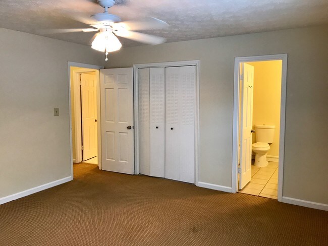 Building Photo - 330 Winding River Dr