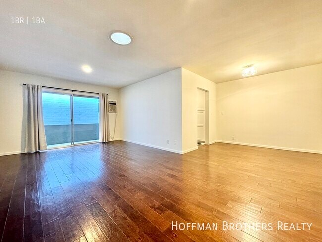 Building Photo - 8229 De Longpre Ave