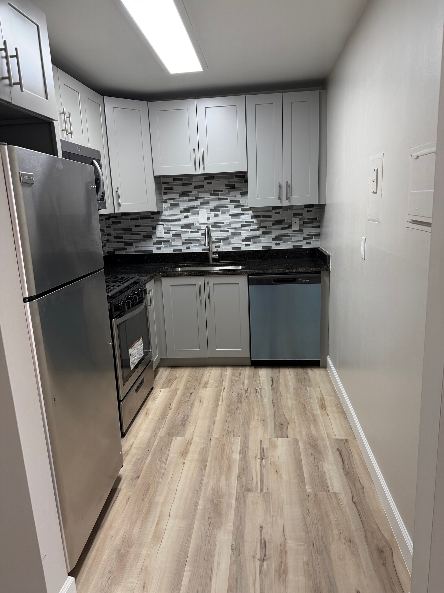 Kitchen - 4421 Romlon St