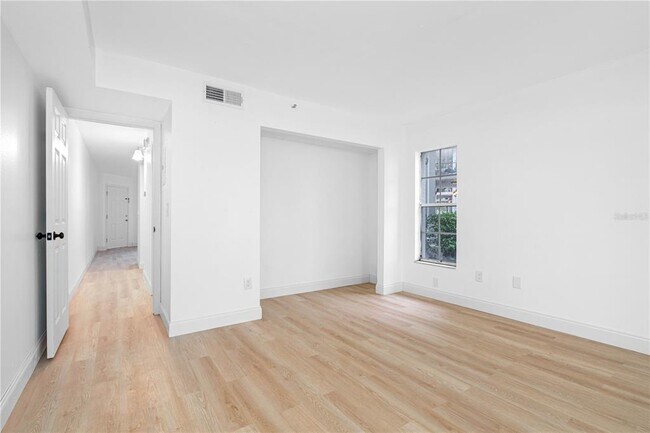 Building Photo - 7200 E Bank Dr