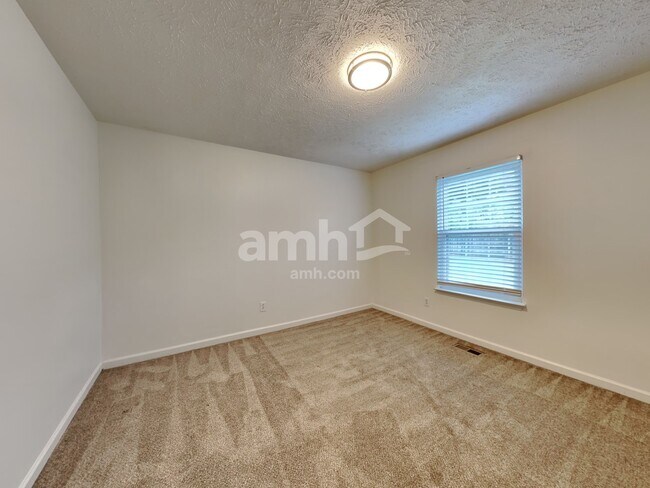 Building Photo - 200 Priest View Dr