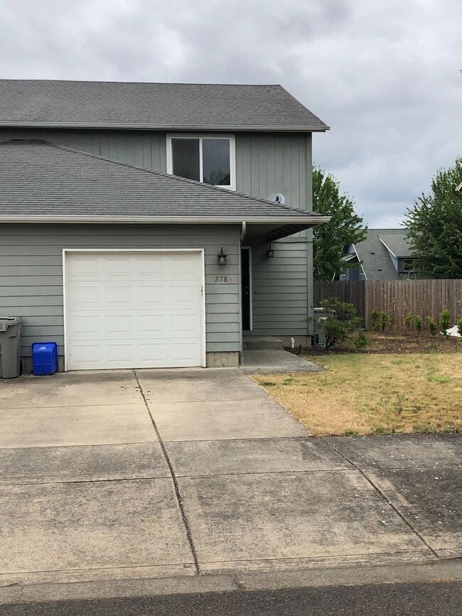 Primary Photo - 3 bdrm/2.1 bath Duplex for Rent in Harrisburg