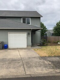 Building Photo - 3 bdrm/2.1 bath Duplex for Rent in Harrisburg